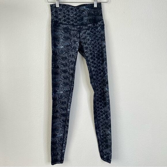 Varley blue snake scale print leggings - Picture 3 of 7